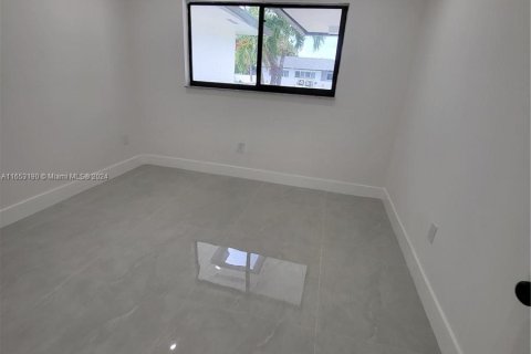 Casa en alquiler en Cutler Bay, Florida, 2 dormitorios, 218.6 m2 № 1351744 - foto 13