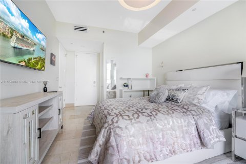 Condo in Miami Beach, Florida, 2 bedrooms  № 1351701 - photo 24