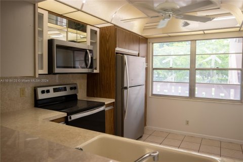 Condo in Coconut Creek, Florida, 2 bedrooms  № 1240464 - photo 2