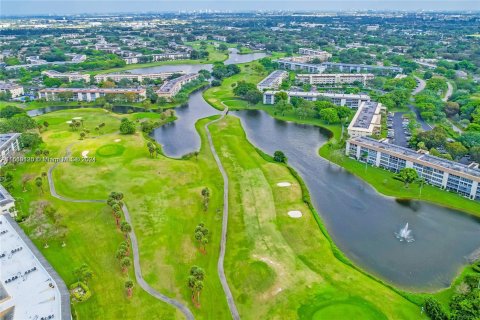 Condo in Coconut Creek, Florida, 2 bedrooms  № 1240464 - photo 12