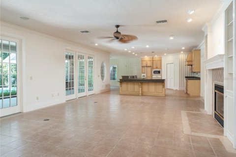 House in Gainesville, Florida 5 bedrooms, 654.12 sq.m. № 216335 - photo 25