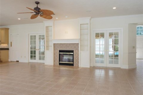 House in Gainesville, Florida 5 bedrooms, 654.12 sq.m. № 216335 - photo 23