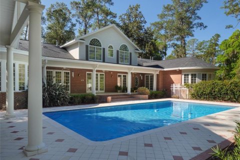House in Gainesville, Florida 5 bedrooms, 654.12 sq.m. № 216335 - photo 4