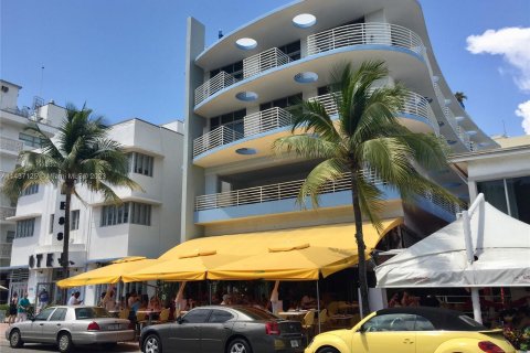 Condo in Miami Beach, Florida, 1 bedroom  № 672336 - photo 1