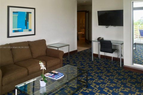 Condo in Miami Beach, Florida, 1 bedroom  № 672336 - photo 5