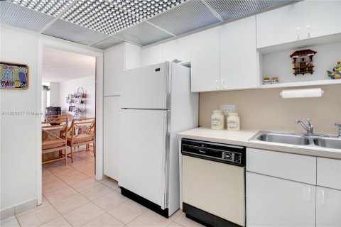 Copropriété à vendre à Miami Beach, Floride: 2 chambres, 124.49 m2 № 1270312 - photo 13