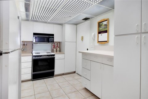 Condominio en venta en Miami Beach, Florida, 2 dormitorios, 124.49 m2 № 1270312 - foto 11