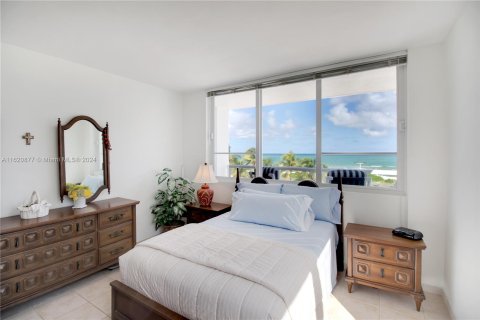 Condo in Miami Beach, Florida, 2 bedrooms  № 1270312 - photo 23