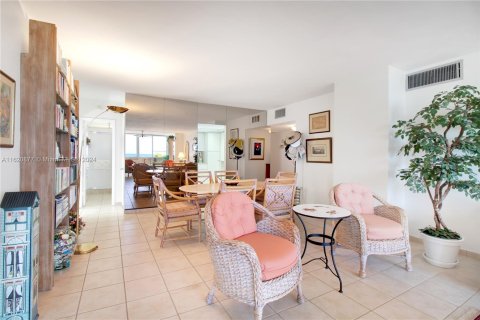 Copropriété à vendre à Miami Beach, Floride: 2 chambres, 124.49 m2 № 1270312 - photo 9