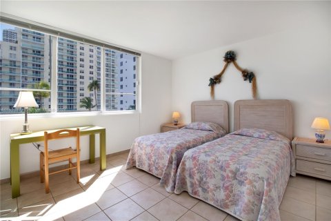 Copropriété à vendre à Miami Beach, Floride: 2 chambres, 124.49 m2 № 1270312 - photo 18