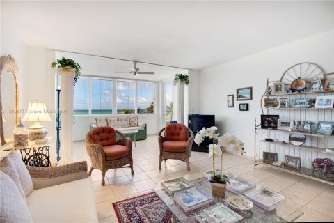 Copropriété à vendre à Miami Beach, Floride: 2 chambres, 124.49 m2 № 1270312 - photo 10