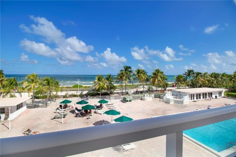 Copropriété à vendre à Miami Beach, Floride: 2 chambres, 124.49 m2 № 1270312 - photo 1