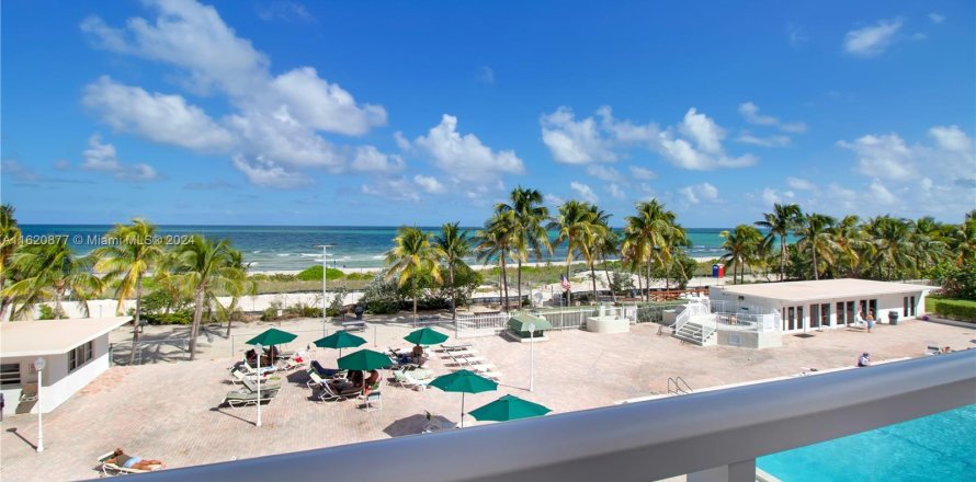 Condominio en Miami Beach, Florida, 2 dormitorios  № 1270312