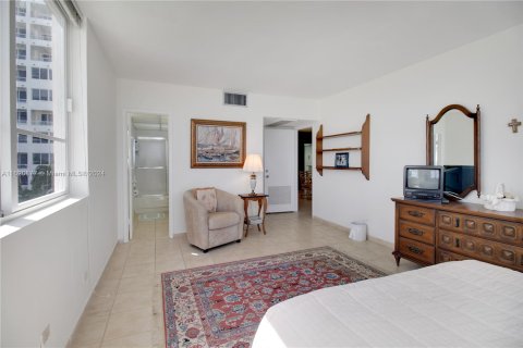 Condo in Miami Beach, Florida, 2 bedrooms  № 1270312 - photo 21