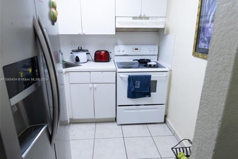 Condominio en venta en Hialeah, Florida, 2 dormitorios, 71.53 m2 № 1270308 - foto 13