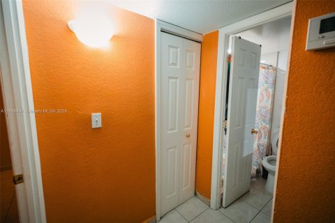 Copropriété à vendre à Hialeah, Floride: 2 chambres, 71.53 m2 № 1270308 - photo 4