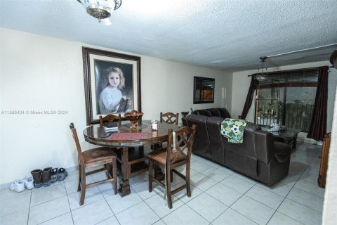 Copropriété à vendre à Hialeah, Floride: 2 chambres, 71.53 m2 № 1270308 - photo 11