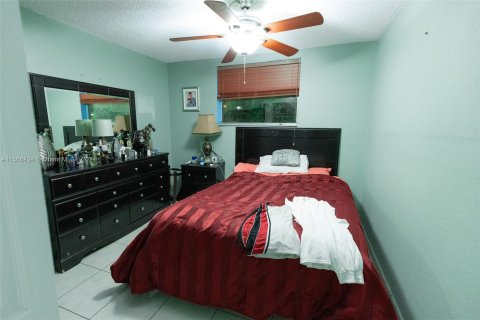 Condominio en venta en Hialeah, Florida, 2 dormitorios, 71.53 m2 № 1270308 - foto 8