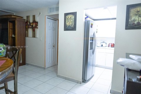 Copropriété à vendre à Hialeah, Floride: 2 chambres, 71.53 m2 № 1270308 - photo 14