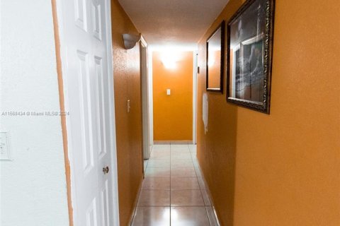 Condominio en venta en Hialeah, Florida, 2 dormitorios, 71.53 m2 № 1270308 - foto 9