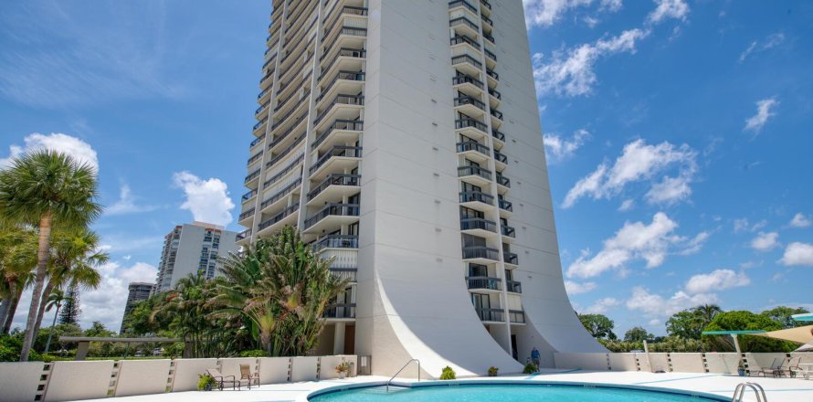 Condo in West Palm Beach, Florida, 2 bedrooms  № 954738