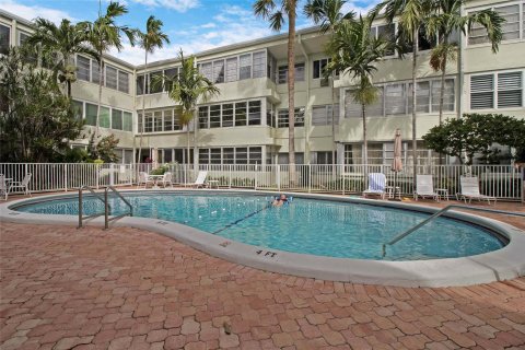 Condo in Fort Lauderdale, Florida, 1 bedroom  № 977039 - photo 21