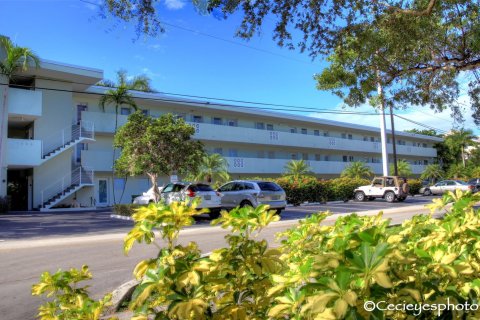 Condo in Fort Lauderdale, Florida, 1 bedroom  № 977039 - photo 1