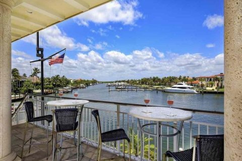 Villa ou maison à vendre à Stuart, Floride: 4 chambres, 374.95 m2 № 48222 - photo 5