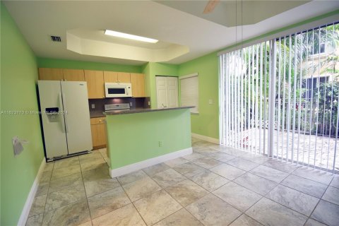 Condo in Dania Beach, Florida, 3 bedrooms  № 1270473 - photo 8