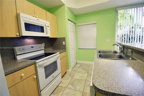 Condo in Dania Beach, Florida, 3 bedrooms  № 1270473 - photo 13