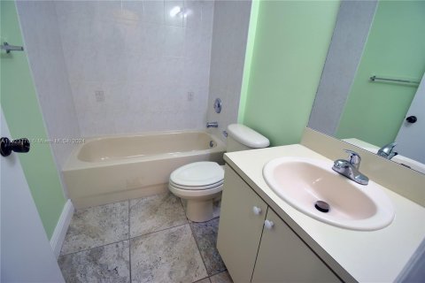 Condo in Dania Beach, Florida, 3 bedrooms  № 1270473 - photo 5