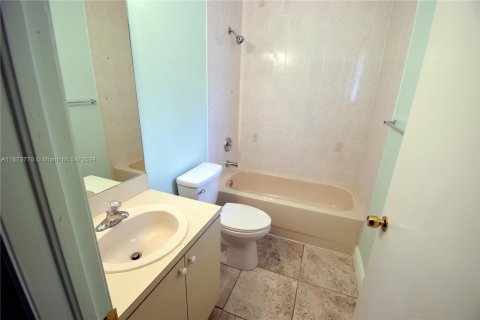 Condo in Dania Beach, Florida, 3 bedrooms  № 1270473 - photo 29