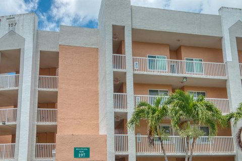 Condo in Sunrise, Florida, 2 bedrooms  № 1185603 - photo 19