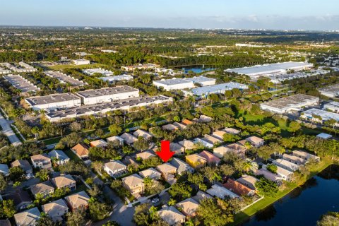 Villa ou maison à vendre à Coconut Creek, Floride: 4 chambres, 205.78 m2 № 718662 - photo 1