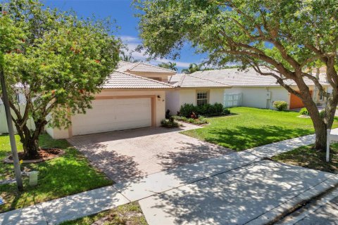 Villa ou maison à vendre à Miramar, Floride: 3 chambres, 193.42 m2 № 1186305 - photo 1