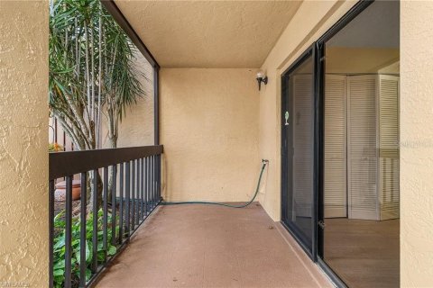 Condo in North Fort Myers, Florida, 2 bedrooms  № 1351432 - photo 4