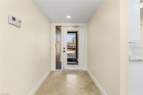 Condo in North Fort Myers, Florida, 2 bedrooms  № 1351432 - photo 5