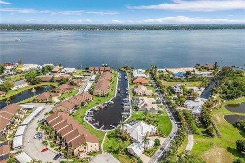 Condo in North Fort Myers, Florida, 2 bedrooms  № 1351432 - photo 20