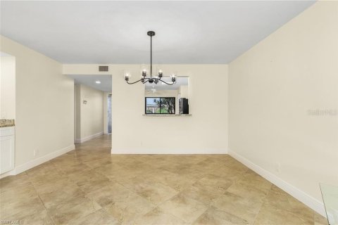 Condo in North Fort Myers, Florida, 2 bedrooms  № 1351432 - photo 11