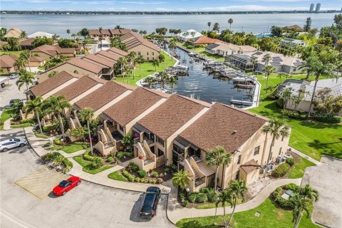 Condo in North Fort Myers, Florida, 2 bedrooms  № 1351432 - photo 24