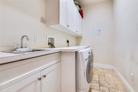 Casa en venta en Miami, Florida, 4 dormitorios, 282.61 m2 № 1394697 - foto 14