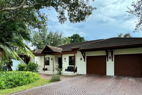 Villa ou maison à vendre à Miami, Floride: 4 chambres, 282.61 m2 № 1394697 - photo 1