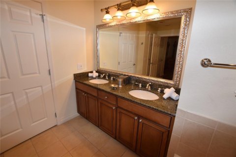 Condo in Four Corners, Florida, 3 bedrooms  № 1359945 - photo 5