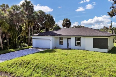 Casa en venta en Port Charlotte, Florida, 4 dormitorios, 151.99 m2 № 1359803 - foto 1