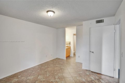 Condominio en venta en Pompano Beach, Florida, 1 dormitorio, 57.6 m2 № 1168322 - foto 27