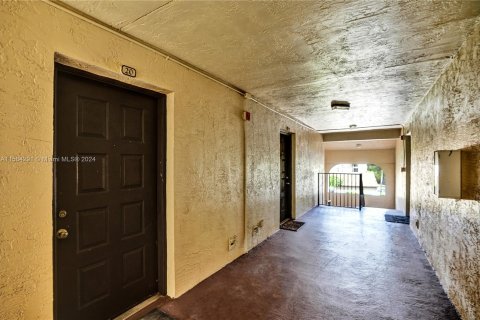 Condominio en venta en Pompano Beach, Florida, 1 dormitorio, 57.6 m2 № 1168322 - foto 11