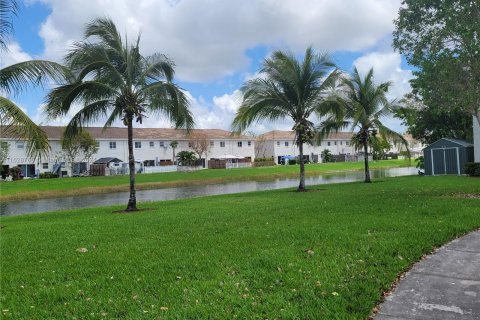 Townhouse in Homestead, Florida 2 bedrooms, 108.32 sq.m. № 1288939 - photo 27