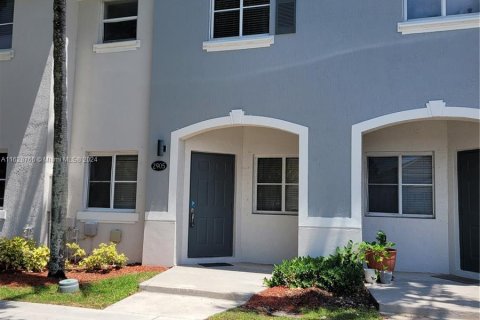 Townhouse in Homestead, Florida 2 bedrooms, 108.32 sq.m. № 1288939 - photo 3