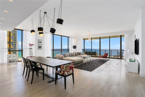 Condo in Sunny Isles Beach, Florida, 3 bedrooms  № 1288945 - photo 24