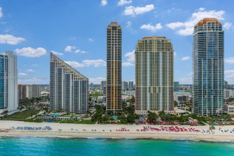 Condo in Sunny Isles Beach, Florida, 3 bedrooms  № 1288945 - photo 1